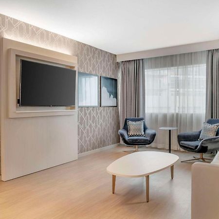 Radisson Plaza Hotel And Suites 캘러머주 외부 사진