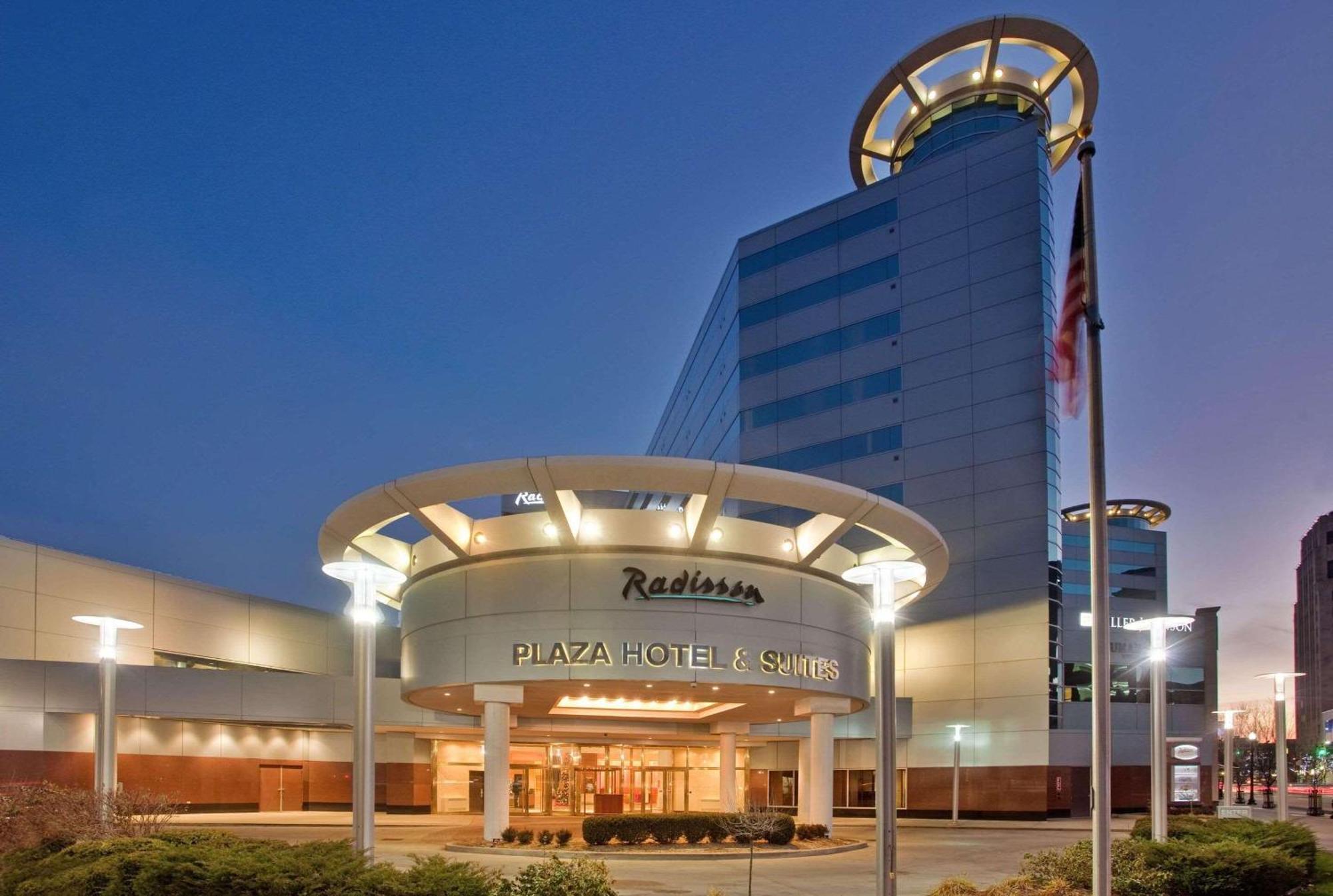 Radisson Plaza Hotel And Suites 캘러머주 외부 사진