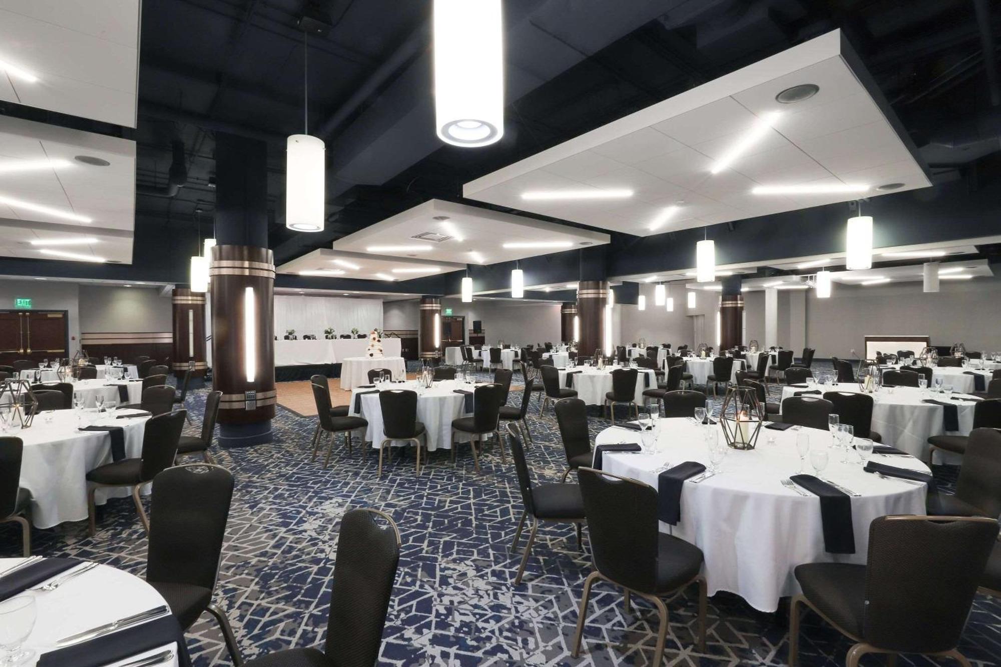 Radisson Plaza Hotel And Suites 캘러머주 외부 사진
