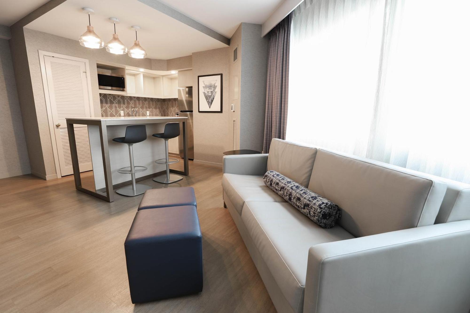 Radisson Plaza Hotel And Suites 캘러머주 외부 사진