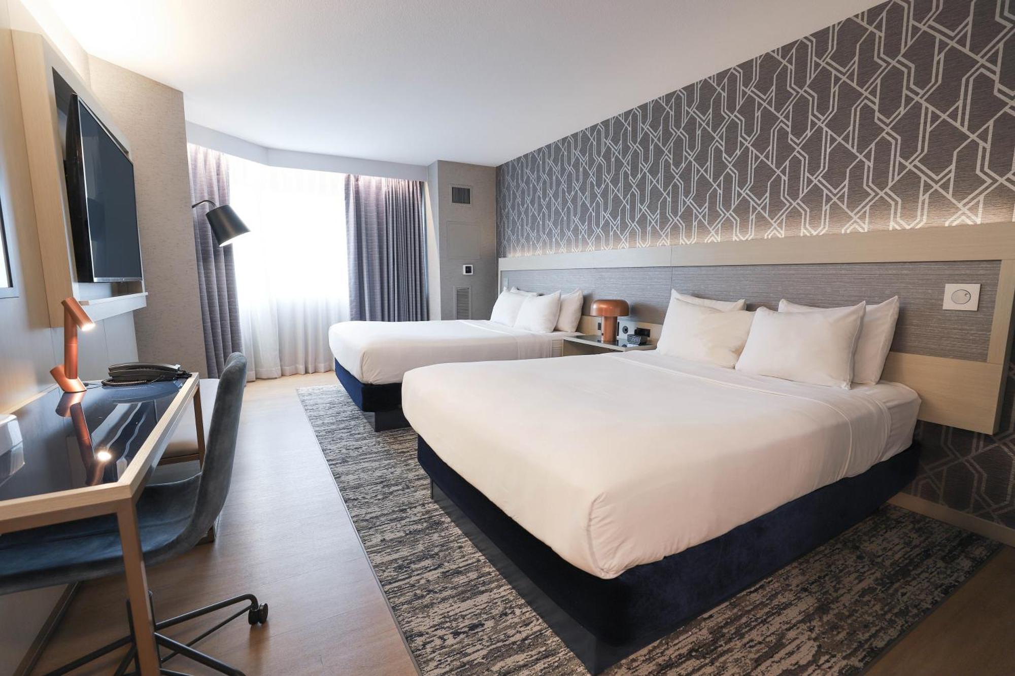 Radisson Plaza Hotel And Suites 캘러머주 외부 사진