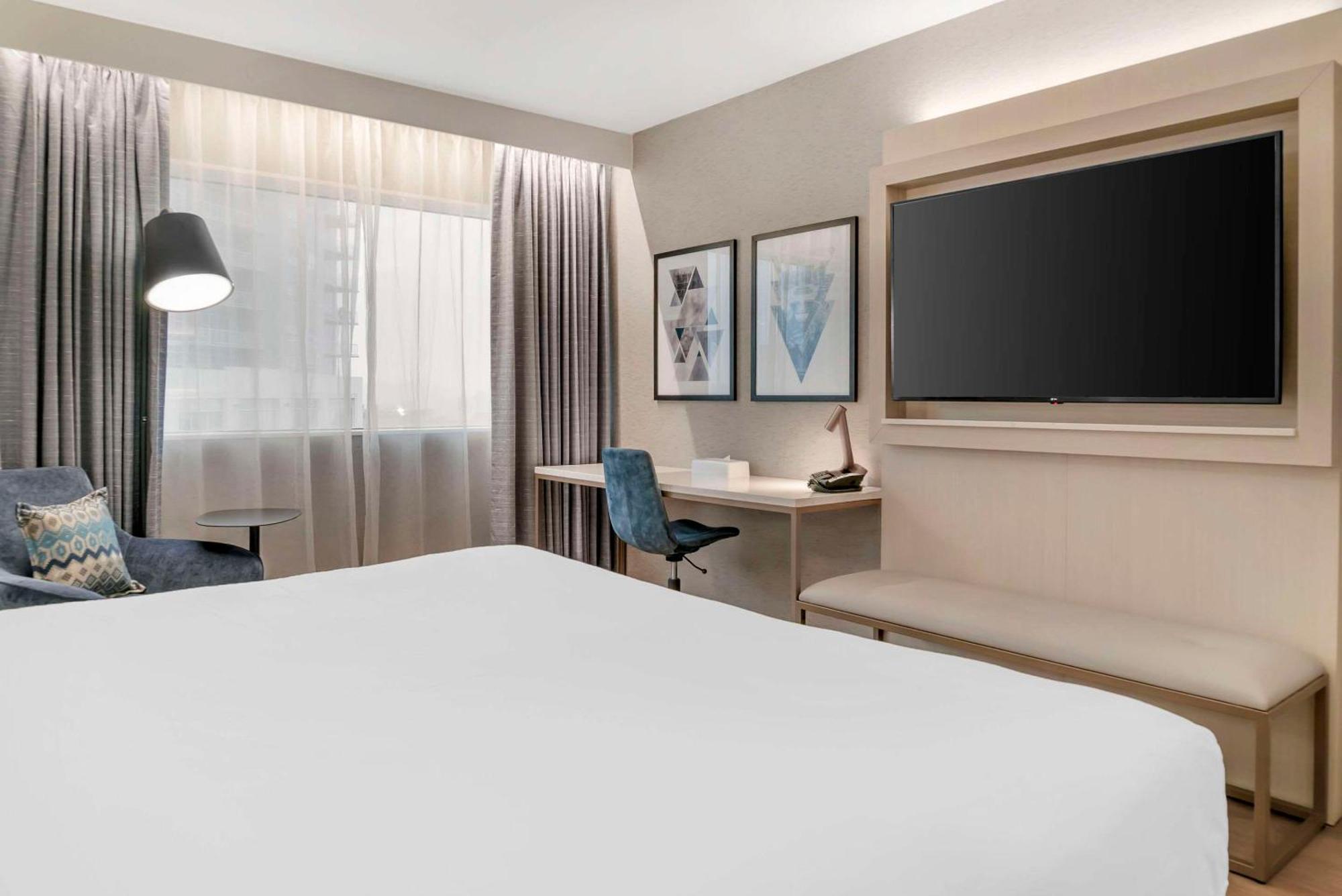Radisson Plaza Hotel And Suites 캘러머주 외부 사진