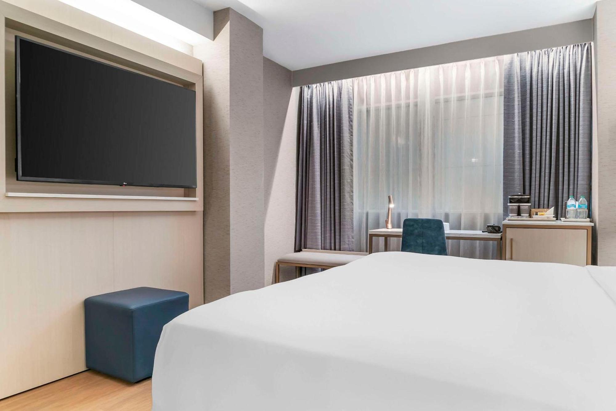 Radisson Plaza Hotel And Suites 캘러머주 외부 사진