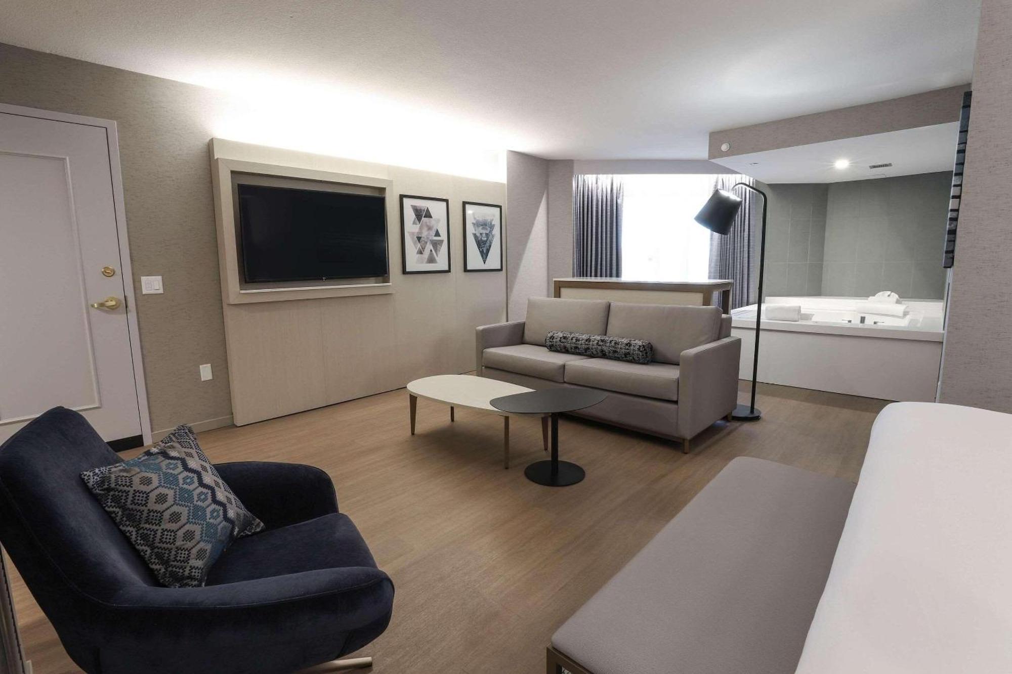 Radisson Plaza Hotel And Suites 캘러머주 외부 사진