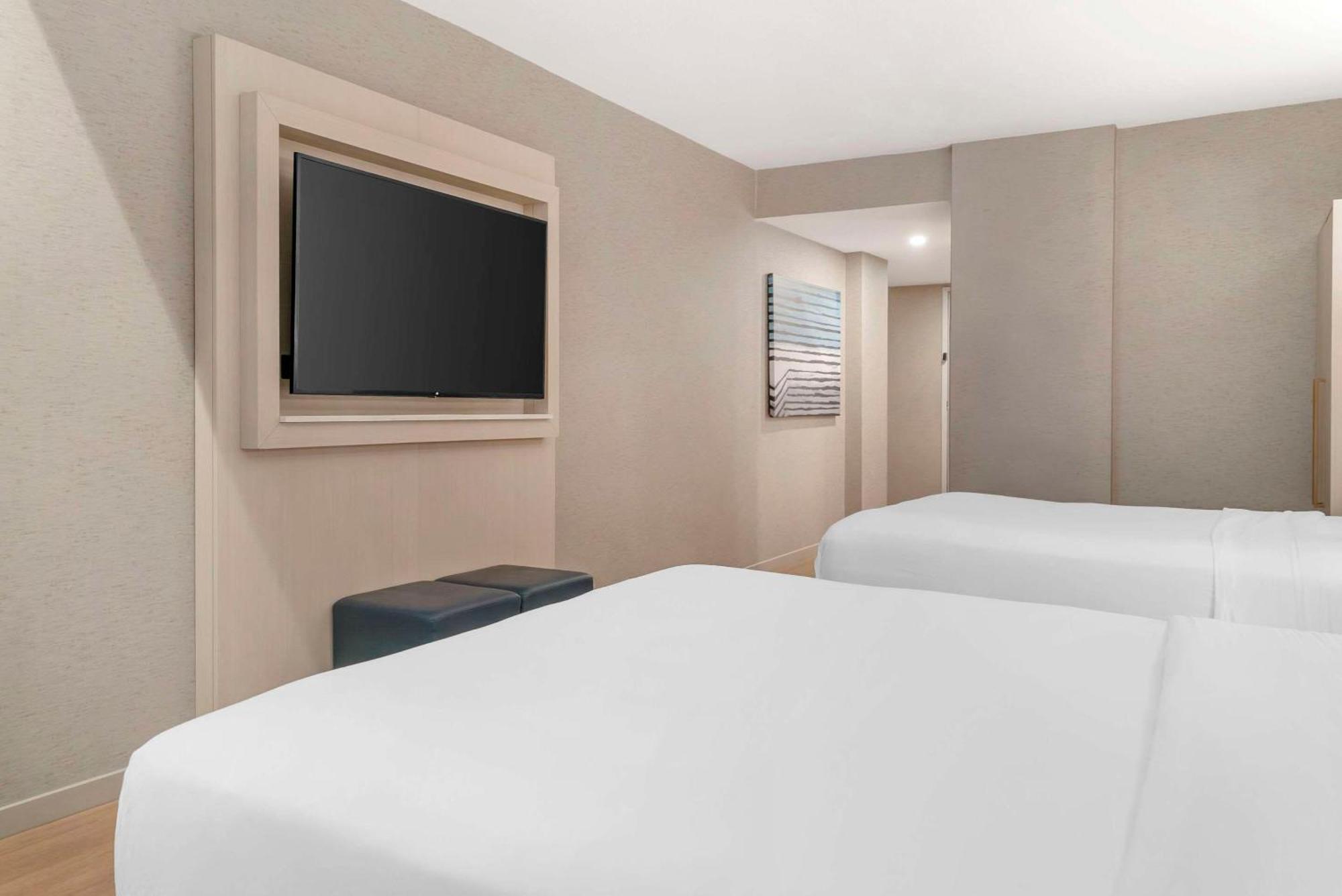 Radisson Plaza Hotel And Suites 캘러머주 외부 사진