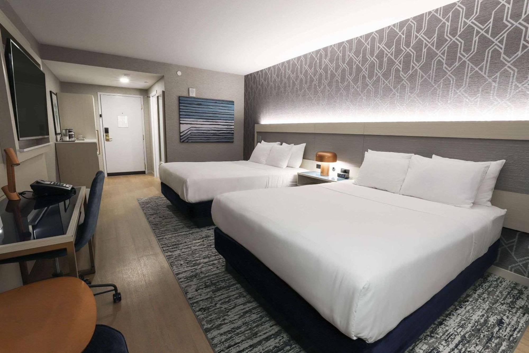 Radisson Plaza Hotel And Suites 캘러머주 외부 사진